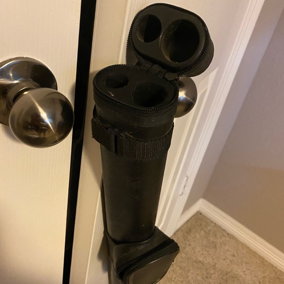 2 “unidentified” pool cue stick carrying cases. - Picture 2 of 6